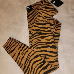Nike Women's Essential Brown/Black Zebra Print HR Leggings (CV8597-010